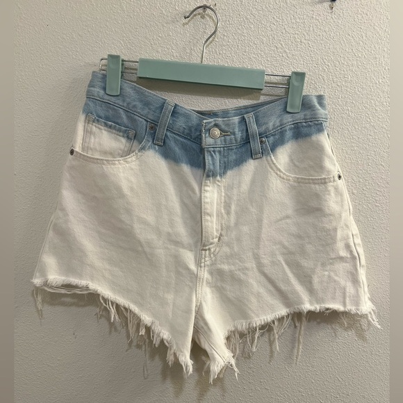 NWT Levi’s High Waisted Mom Shorts Bleach Dipped 28 - Picture 1 of 3